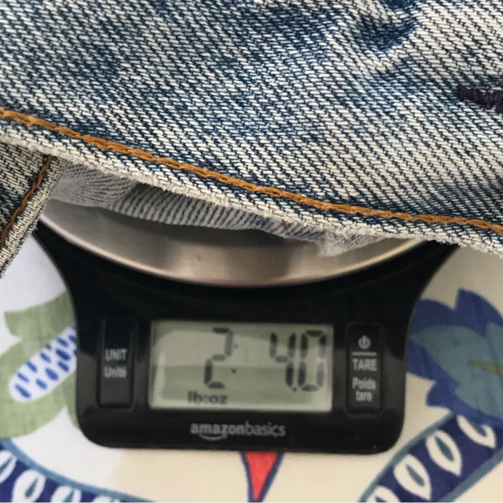 VINTAGE LEVI’S DISTRESSED DENIM JACKET FROM THE LATE 80s EARLY 90s - Picture 12 of 12